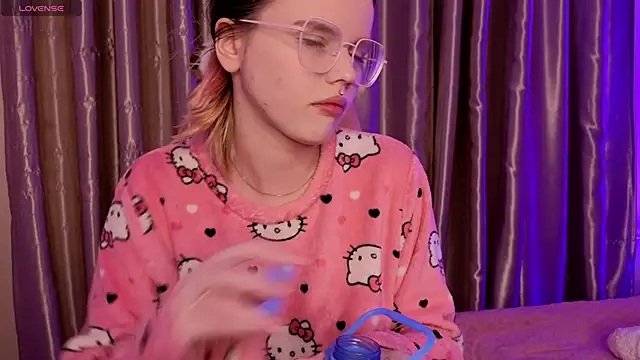 Snapshot of HanaMitsuri chatting on February 8, 2026, 5:05 am HanaMitsuri online show from February 8, 2026, 5:05 am