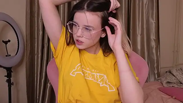 HanaMitsuri online show from April 2, 2026, 3:46 am