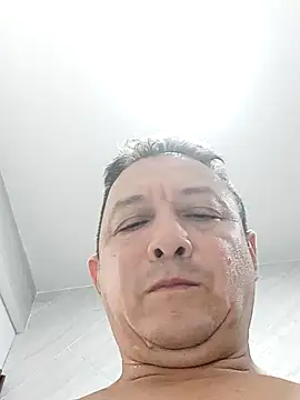 Snapshot of luchoarr chatting on February 17, 2025, 10:05 pm luchoarr online show from February 17, 2025, 10:05 pm