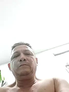 Snapshot of luchoarr chatting on February 5, 2025, 10:22 pm luchoarr online show from February 5, 2025, 10:22 pm