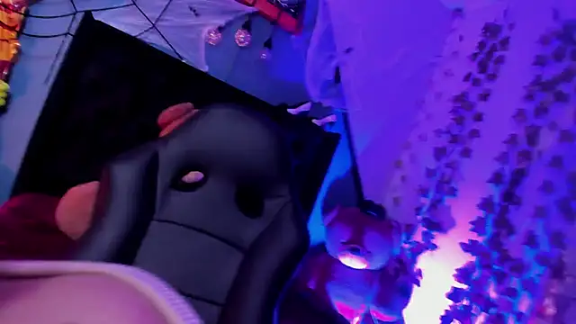 delilah fix online show from November 3, 2025, 8:23 pm