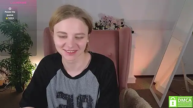 Snapshot of MirraBellanta chatting on May 18, 2026, 4:07 am MirraBellanta online show from May 18, 2026, 4:07 am