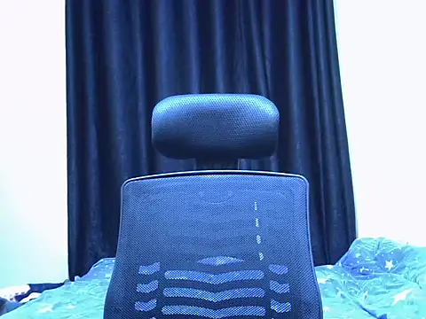 Horny-slut  online show from November 12, 2025, 1:48 pm