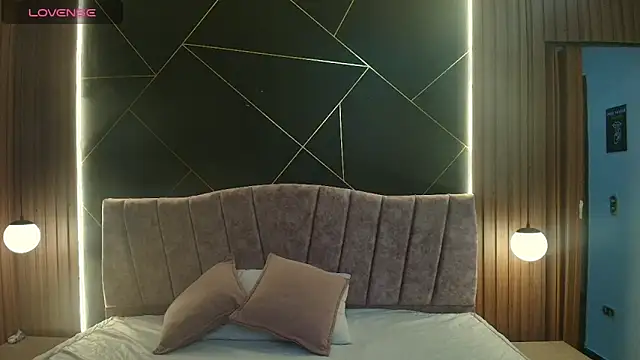 NatashaMason  online show from April 11, 2026, 7:28 pm