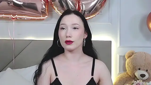 LeilaLow online show from February 18, 2025, 12:17 pm