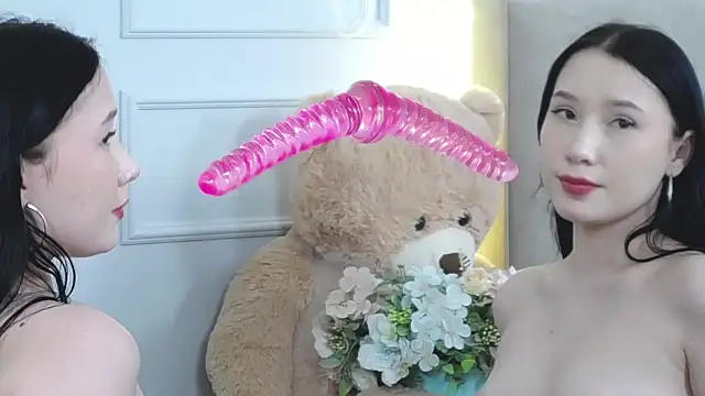 LeilaLow online show from February 2, 2025, 6:20 pm