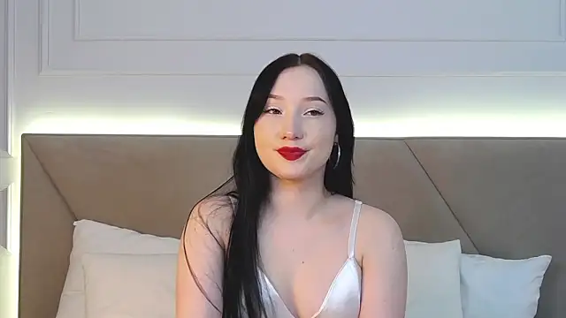 LeilaLow online show from March 17, 2025, 6:21 pm