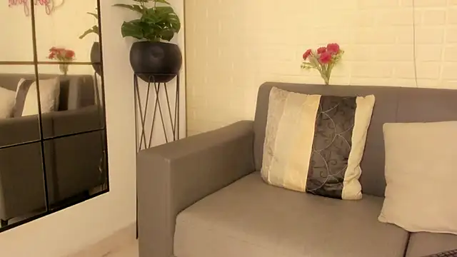 karina gomez 18 online show from October 22, 2025, 11:42 am