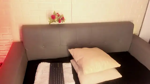 karina gomez 18 online show from November 9, 2025, 11:47 am