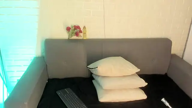 karina gomez 18 online show from November 4, 2025, 11:36 am