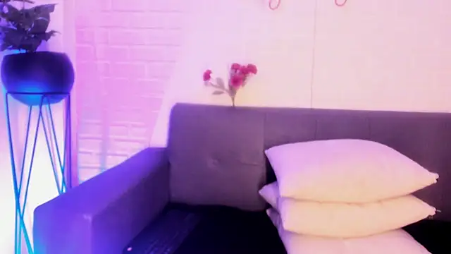 karina gomez 18 online show from November 7, 2025, 11:26 am