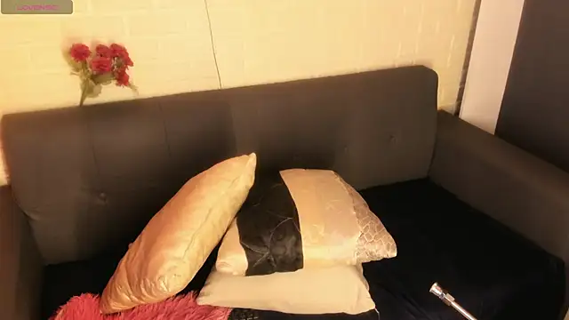 karina gomez 18 online show from October 18, 2025, 11:34 am