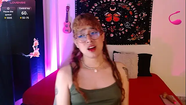Snapshot of sophieMarshall01 chatting on December 10, 2024, 2:39 pm sophieMarshall01 online show from December 10, 2024, 2:39 pm