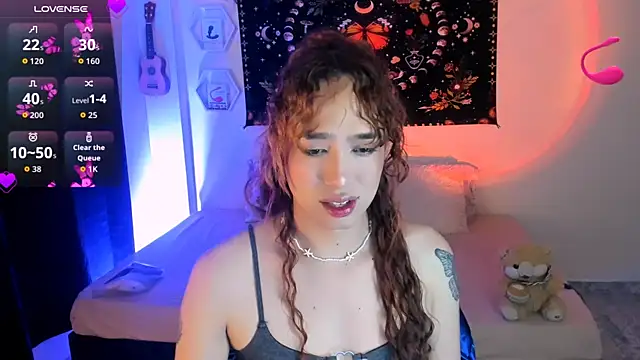 Snapshot of sophieMarshall01 chatting on September 23, 2025, 2:18 am sophieMarshall01 online show from September 23, 2025, 2:18 am