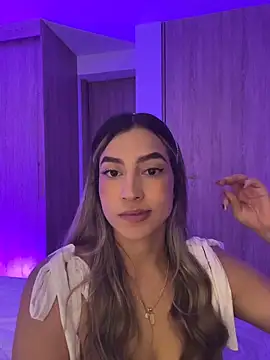 Snapshot of Issabela_G1 chatting on February 18, 2026, 3:15 am Issabela G1 online show from February 18, 2026, 3:15 am