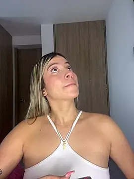 Issabela G1 online show from February 5, 2025, 3:23 am