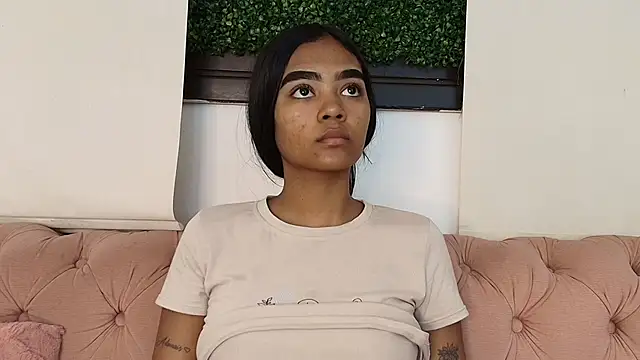 Snapshot of julieta_aguilar1 chatting on November 19, 2025, 6:52 pm julieta aguilar1 online show from November 19, 2025, 6:52 pm