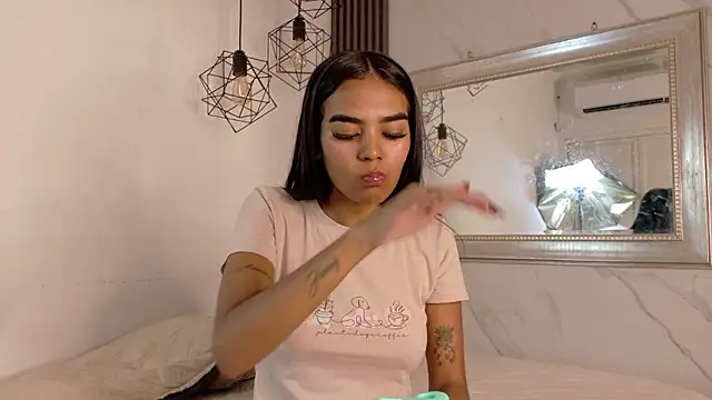 julieta aguilar1 online show from February 13, 2026, 7:25 pm