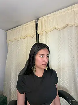 Snapshot of paulinamoons1 chatting on May 14, 2026, 4:20 am paulinamoons1 online show from May 14, 2026, 4:20 am