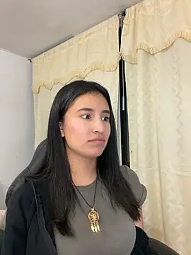 Snapshot of paulinamoons1 chatting on May 12, 2026, 6:32 am paulinamoons1 online show from May 12, 2026, 6:32 am