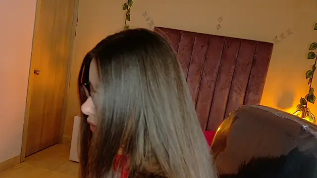 Snapshot of Charlotte_Olsen_ chatting on February 5, 2026, 7:21 pm Charlotte Olsen online show from February 5, 2026, 7:21 pm