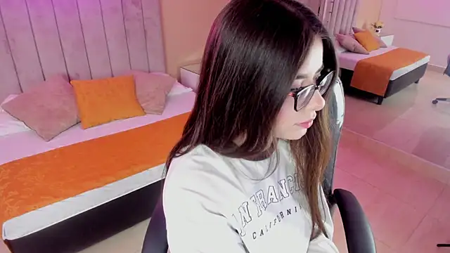 Snapshot of Charlotte_Olsen_ chatting on November 5, 2025, 7:39 pm Charlotte Olsen online show from November 5, 2025, 7:39 pm