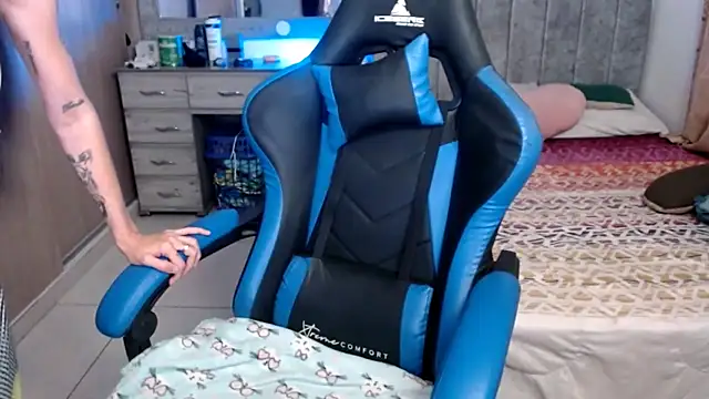 Snapshot of yeibles chatting on October 18, 2025, 12:34 am yeibles online show from October 18, 2025, 12:34 am