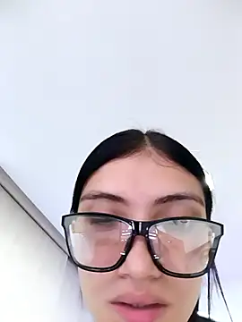 Snapshot of yeibles chatting on October 9, 2025, 10:54 pm yeibles online show from October 9, 2025, 10:54 pm