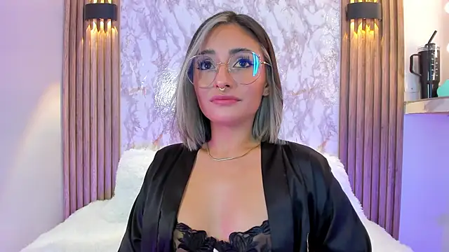 Snapshot of Nanda_Vixen chatting on February 22, 2025, 8:07 am Nanda Vixen online show from February 22, 2025, 8:07 am
