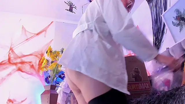 Snapshot of Nami_sunny chatting on October 24, 2025, 6:56 am Nami sunny online show from October 24, 2025, 6:56 am