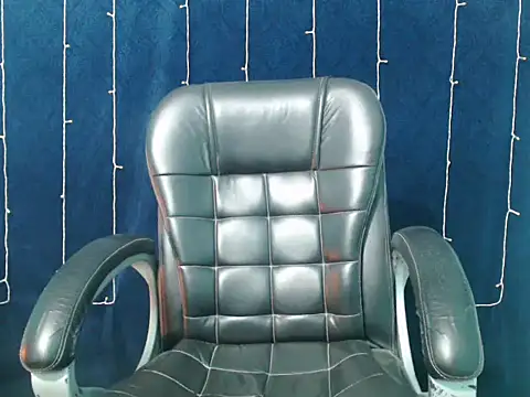 Snapshot of Yashi chatting on November 15, 2025, 4:11 pm Yashi online show from November 15, 2025, 4:11 pm