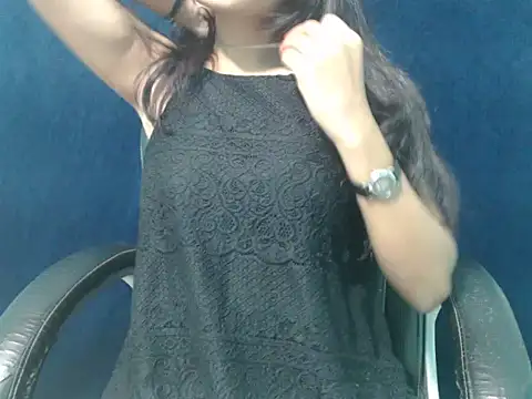 Snapshot of Yashi chatting on November 25, 2025, 1:33 pm Yashi online show from November 25, 2025, 1:33 pm