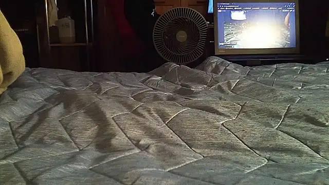 qoooqing67 online show from November 4, 2025, 7:34 am