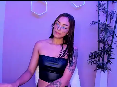 Snapshot of ASIAM_BRUNET chatting on February 4, 2026, 1:28 pm ASIAM BRUNET online show from February 4, 2026, 1:28 pm