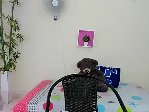 ASIAM BRUNET online show from November 5, 2025, 2:31 pm