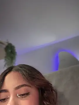 Aryrosee online show from November 16, 2025, 5:17 pm