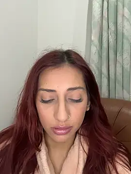 julialupato1606 online show from February 5, 2026, 9:21 pm