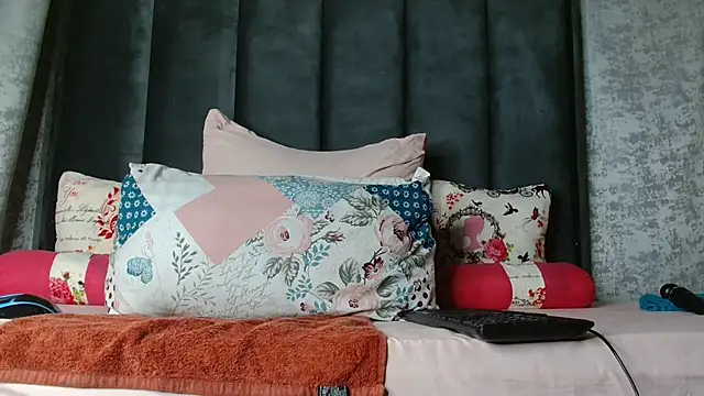 Snapshot of Lucy_Blacksilk chatting on January 12, 2026, 11:53 pm Lucy Blacksilk online show from January 12, 2026, 11:53 pm