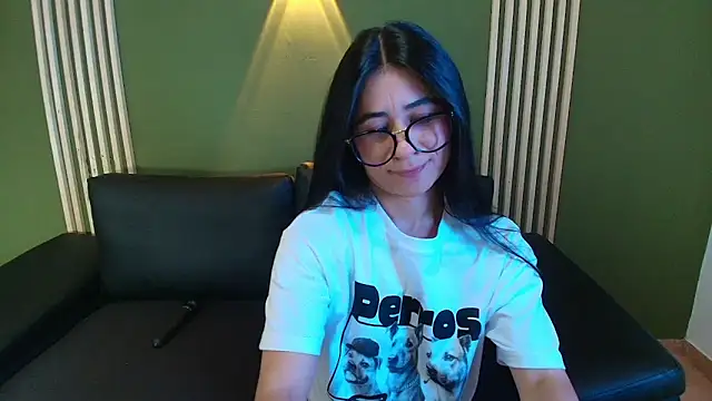 Snapshot of ChloeTurner_ chatting on October 19, 2025, 3:26 pm ChloeTurner online show from October 19, 2025, 3:26 pm