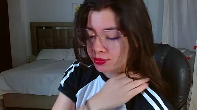 Snapshot of zoecruzz chatting on February 19, 2026, 1:30 pm zoecruzz online show from February 19, 2026, 1:30 pm