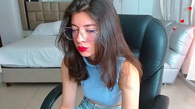 Snapshot of zoecruzz chatting on March 4, 2026, 1:30 pm zoecruzz online show from March 4, 2026, 1:30 pm