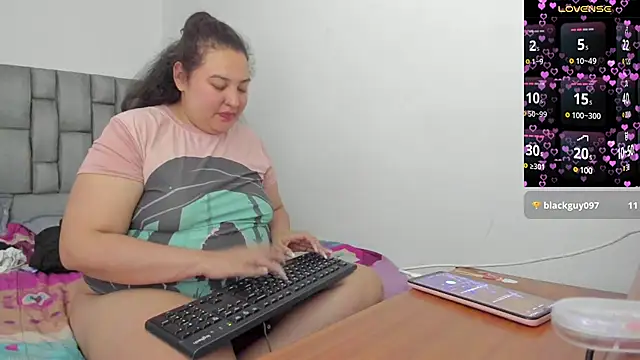 cutiepeach online show from December 13, 2024, 5:27 am