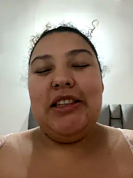 cutiepeach online show from October 19, 2025, 4:48 am