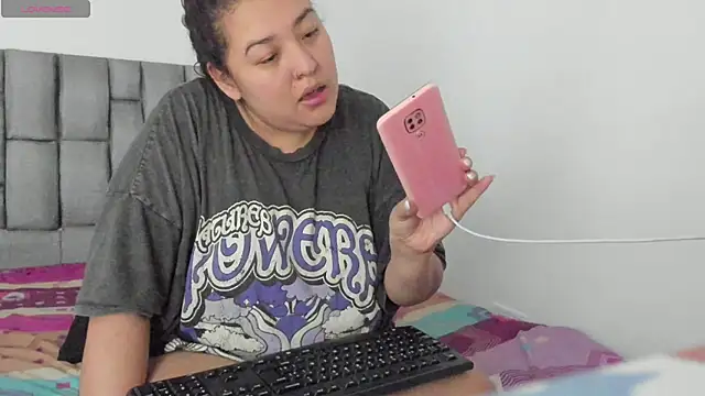 cutiepeach online show from December 3, 2024, 10:12 am