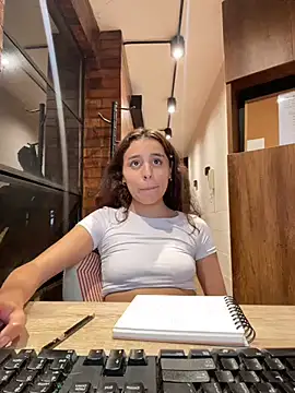 Snapshot of Katee_Jones chatting on March 20, 2025, 1:46 am Katee Jones online show from March 20, 2025, 1:46 am