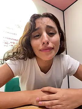 Snapshot of Katee_Jones chatting on March 9, 2025, 3:38 pm Katee Jones online show from March 9, 2025, 3:38 pm