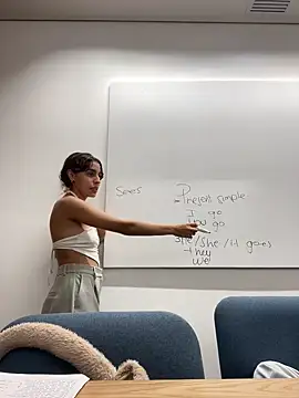 Snapshot of Katee_Jones chatting on March 13, 2025, 10:32 pm Katee Jones online show from March 13, 2025, 10:32 pm