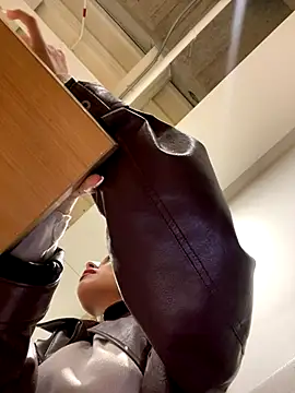 Snapshot of Katee_Jones chatting on November 13, 2025, 10:46 pm Katee Jones online show from November 13, 2025, 10:46 pm