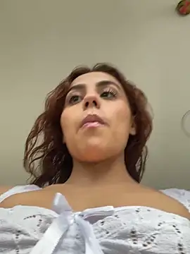 Snapshot of Katee_Jones chatting on November 6, 2025, 8:46 pm Katee Jones online show from November 6, 2025, 8:46 pm