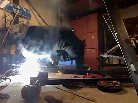 yomanfriend online show from January 1, 2025, 11:29 pm